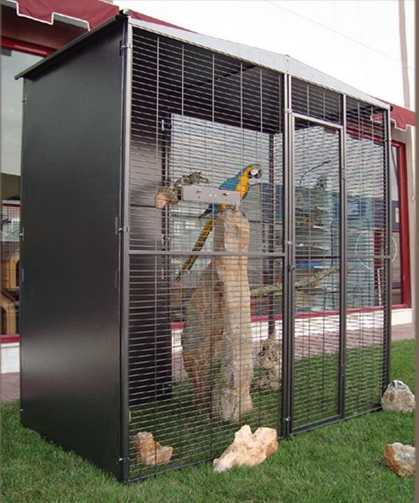 Voladero para loros de 2x1 metros con techo a dos aguas y comederos giratorios