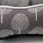 Cama para perros y gatos "Winter trees"